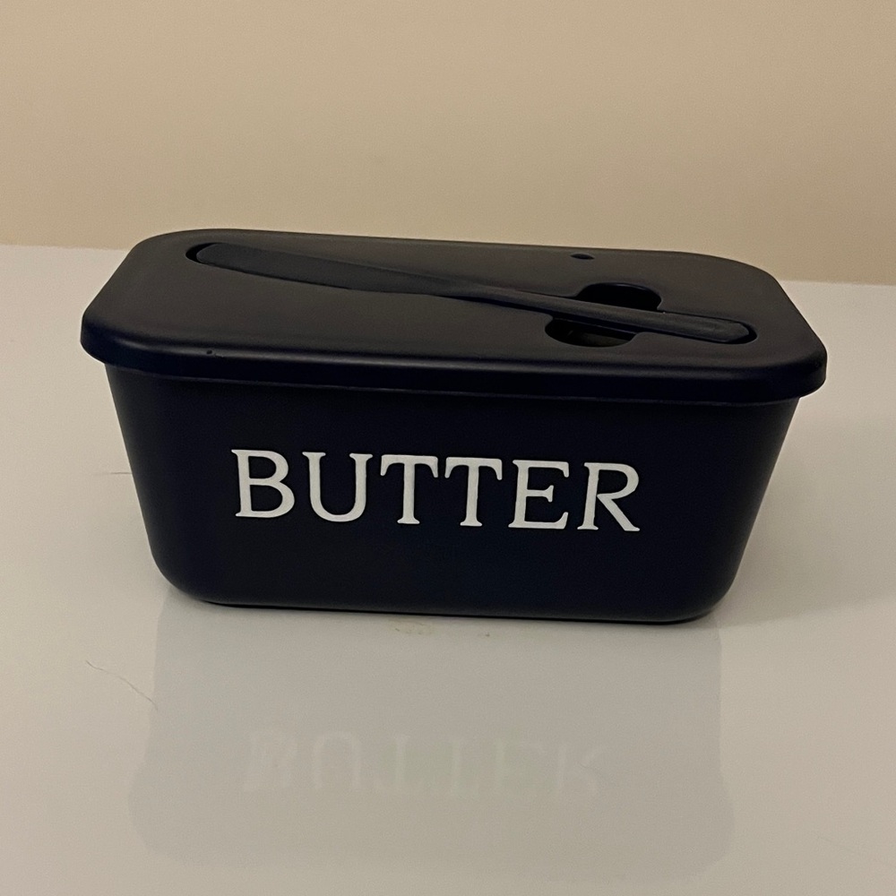 Never Used Butter Dish with Lid/Knife Navy Blue Plastic Food Storage Container